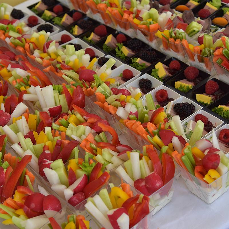  تقديم الطعام:  تقديم الطعام