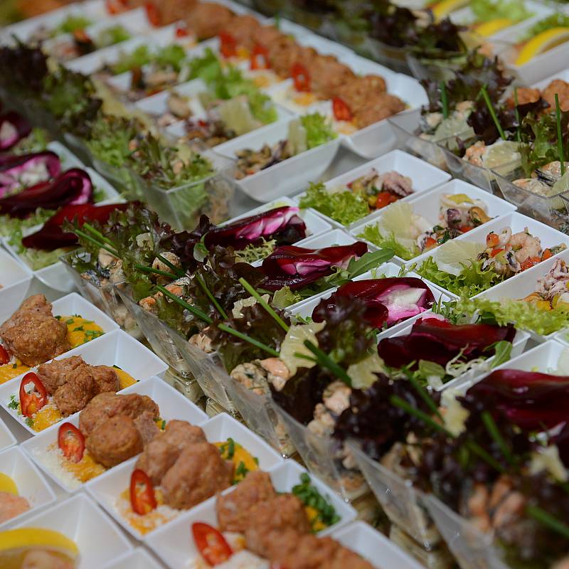  تقديم الطعام:  تقديم الطعام