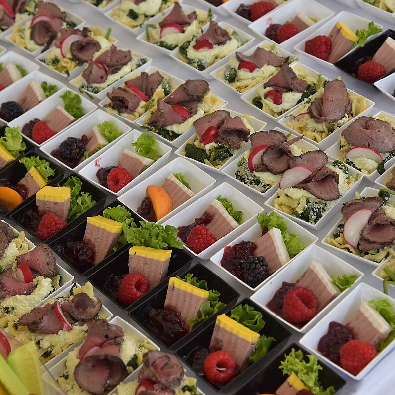  تقديم الطعام:  تقديم الطعام