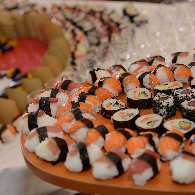  تقديم الطعام:  تقديم الطعام