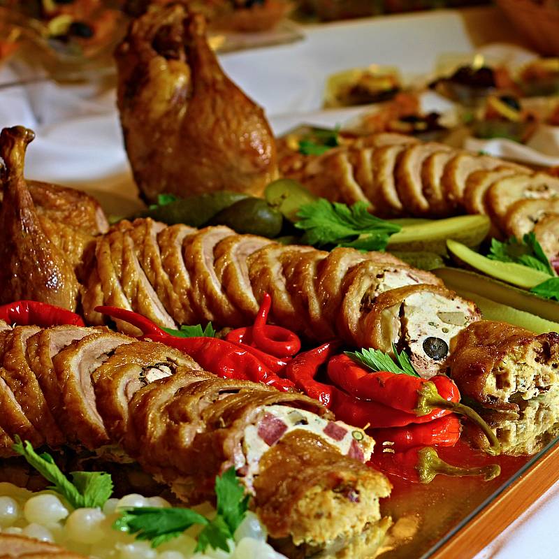  تقديم الطعام:  تقديم الطعام