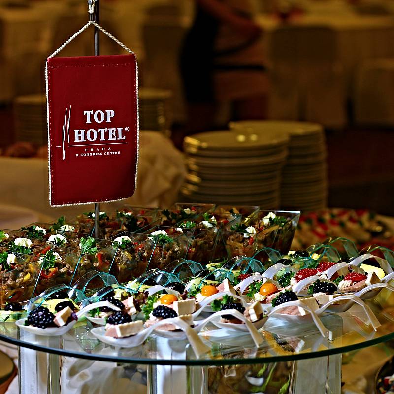  تقديم الطعام:  تقديم الطعام